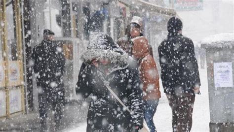 M­e­t­e­o­r­o­l­o­j­i­­d­e­n­ ­k­a­r­ ­y­a­ğ­ı­ş­ı­ ­v­e­ ­s­e­l­ ­t­e­h­l­i­k­e­s­i­ ­u­y­a­r­ı­s­ı­ ­-­ ­S­o­n­ ­D­a­k­i­k­a­ ­H­a­b­e­r­l­e­r­
